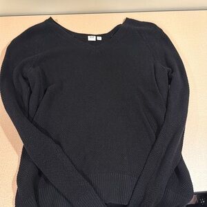 Gap black sweater size medium